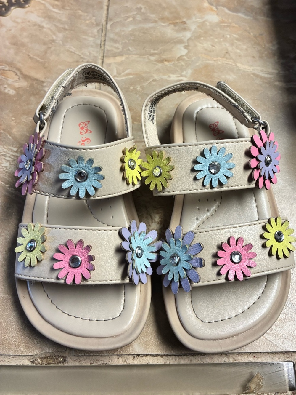 Toddler size 7 Girl Beige Sandals with Flowers